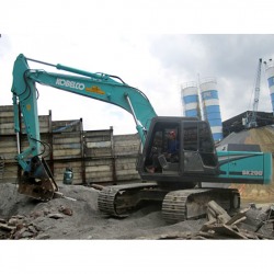 รถแบคโฮ KOBELKO SK200 บูมสั้น
