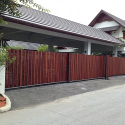 ประตูสแตนเลสผสมไม้