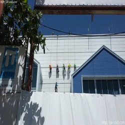 โรยตัวทาสีอาคารสูง