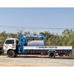 Crane truck