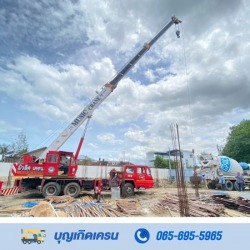 Large-Scale Crane Rental for Heavy Lifting in Phetchaburi