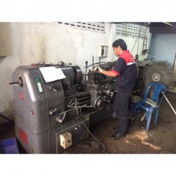 Bowin Lathe, Sriracha
