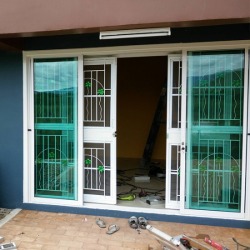 รับติดตั้งกระจกเทมเปอร์  เชียงใหม่