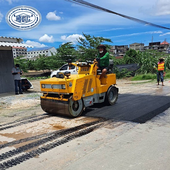 รับเทพื้นถนนหมู่บ้านจัดสรร ทำถนน  คอนกรีตผสมเสร็จ  ฟุุตบาท  ถนน  คอนกรีต  เทคอนกรีต  รับวางท่อ  ยางมะตอย 