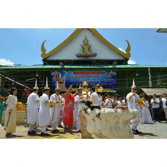 รับเททองหล่อพระประธาน รับเททองหล่อพระประธาน 