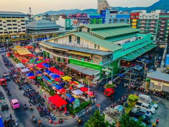 ตลาดสดแห่งเดียวในป่าตอง