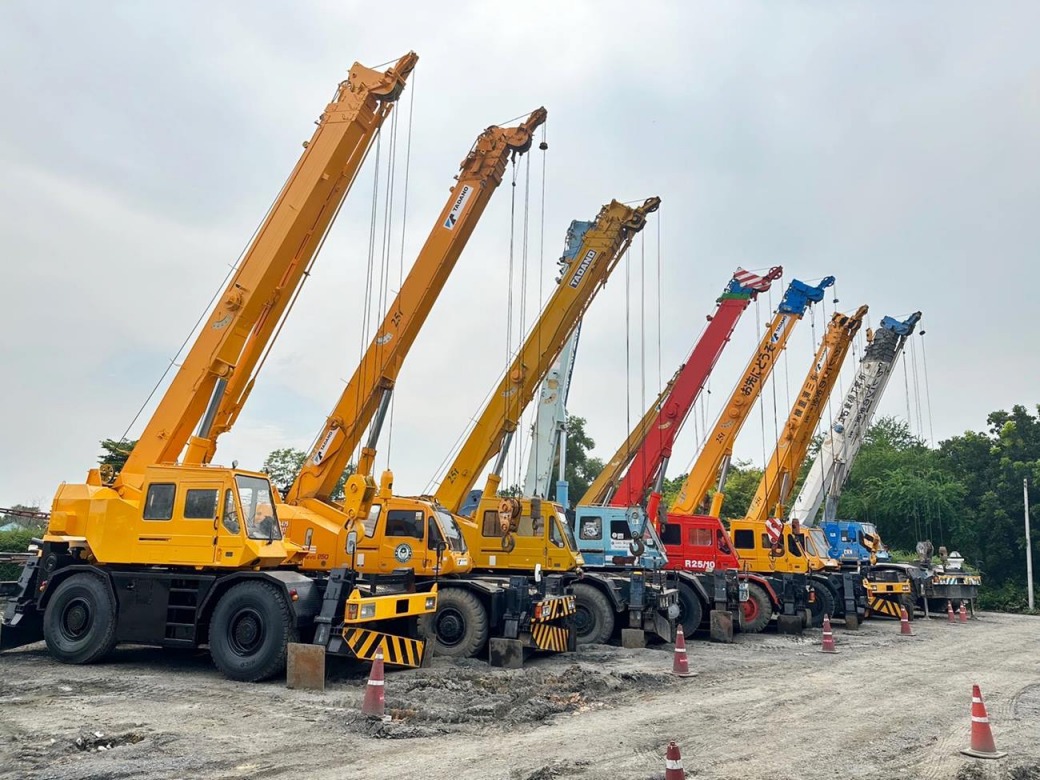 ขายรถเครนมือสอง Rough Terrain Crane