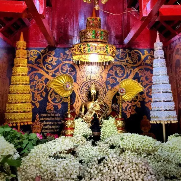 หลวงพ่อทันใจ วัดพระธาตุดอยคำ เชียงใหม่ — ขอพรเรื่องงานแบบทันใจ